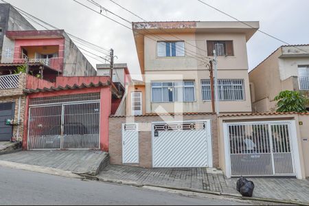 Casa à venda com 158m², 3 quartos e 2 vagas Casa à venda com 158m², 3 quartos e 2 vagasFachada