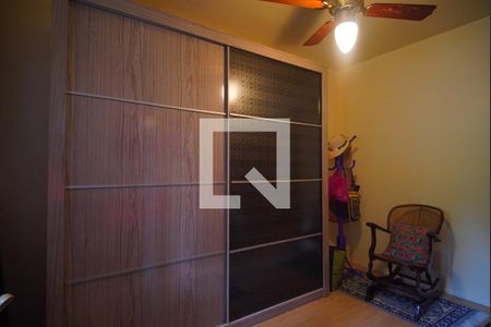 Casa à venda com 273m², 4 quartos e 2 vagas Casa à venda com 273m², 4 quartos e 2 vagasQuarto 4