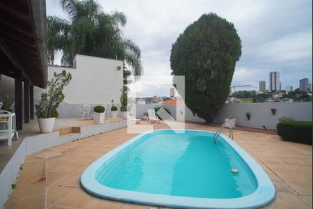 Casa à venda com 273m², 4 quartos e 2 vagas Casa à venda com 273m², 4 quartos e 2 vagasPiscina