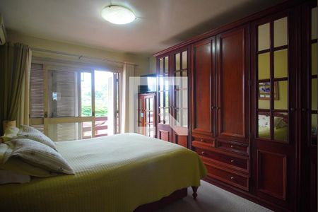 Casa à venda com 273m², 4 quartos e 2 vagas Casa à venda com 273m², 4 quartos e 2 vagasSuíte