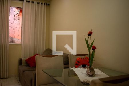 Sala de casa à venda com 2 quartos, 75m² em Ressaca, Contagem