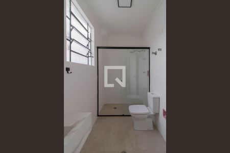 Casa à venda com 217m², 3 quartos e 4 vagasBanheiro