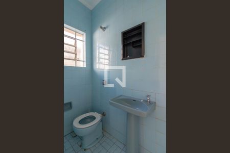 Casa à venda com 217m², 3 quartos e 4 vagasBanheiro de Serviço