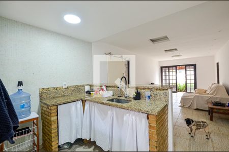 Casa para alugar com 200m², 4 quartos e 2 vagas Casa para alugar com 200m², 4 quartos e 2 vagasCozinha
