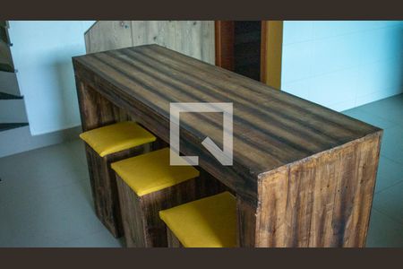 Casa à venda com 280m², 3 quartos e 2 vagas Casa à venda com 280m², 3 quartos e 2 vagasbancada