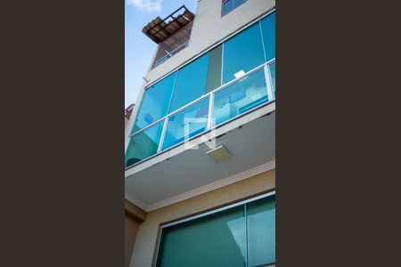 Casa à venda com 280m², 3 quartos e 2 vagas Casa à venda com 280m², 3 quartos e 2 vagasÁrea externa