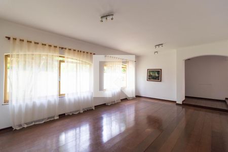 Casa de condomínio à venda com 449m², 4 quartos e 4 vagasSala