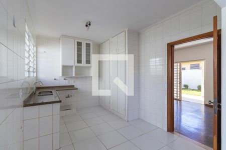 Casa para alugar com 256m², 3 quartos e 3 vagas Casa para alugar com 256m², 3 quartos e 3 vagasCozinha
