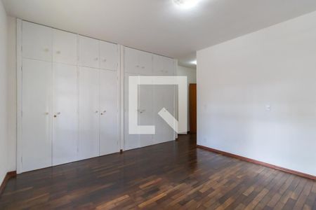 Casa para alugar com 256m², 3 quartos e 3 vagas Casa para alugar com 256m², 3 quartos e 3 vagasQuarto 1 - Suíte