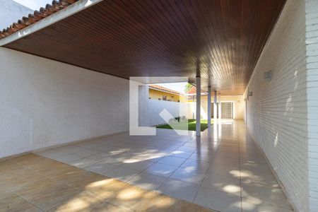 Casa para alugar com 256m², 3 quartos e 3 vagas Casa para alugar com 256m², 3 quartos e 3 vagasFagas de garagem