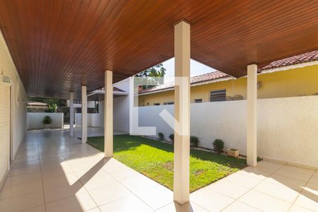 Casa para alugar com 256m², 3 quartos e 3 vagas Casa para alugar com 256m², 3 quartos e 3 vagasQuintal e jardim