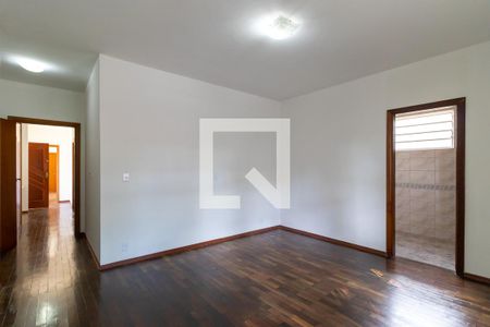 Casa para alugar com 256m², 3 quartos e 3 vagas Casa para alugar com 256m², 3 quartos e 3 vagasQuarto 1 - Suíte