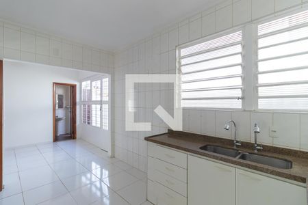 Casa para alugar com 256m², 3 quartos e 3 vagas Casa para alugar com 256m², 3 quartos e 3 vagasCozinha