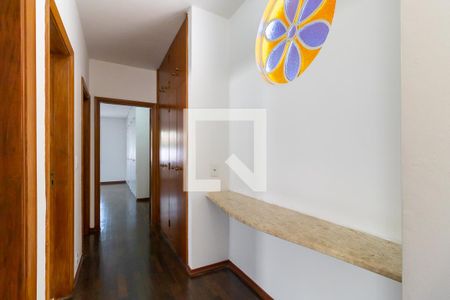 Casa para alugar com 256m², 3 quartos e 3 vagas Casa para alugar com 256m², 3 quartos e 3 vagasHall dos quartos