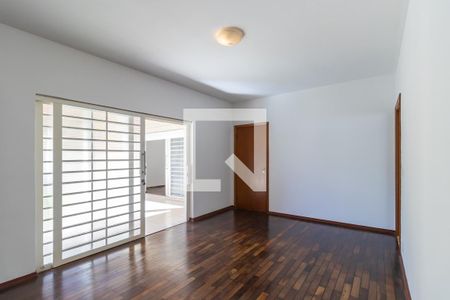 Sala 1 de casa para alugar com 3 quartos, 256m² em Cidade Universitária, Campinas