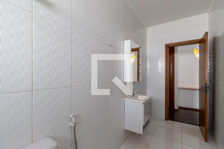Casa para alugar com 256m², 3 quartos e 3 vagas Casa para alugar com 256m², 3 quartos e 3 vagasBanheiro social