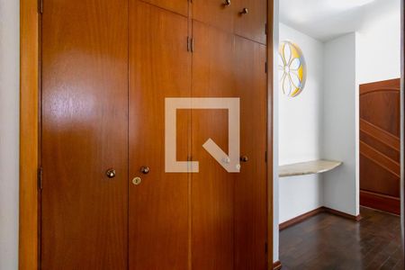 Casa para alugar com 256m², 3 quartos e 3 vagas Casa para alugar com 256m², 3 quartos e 3 vagasHall dos quartos