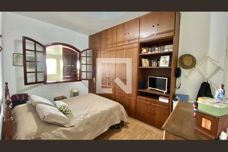 Casa à venda com 330m², 6 quartos e 4 vagas Casa à venda com 330m², 6 quartos e 4 vagasCasa 01 - Quarto