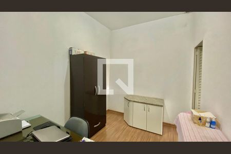 Casa à venda com 330m², 6 quartos e 4 vagas Casa à venda com 330m², 6 quartos e 4 vagasCasa 01 - Quarto