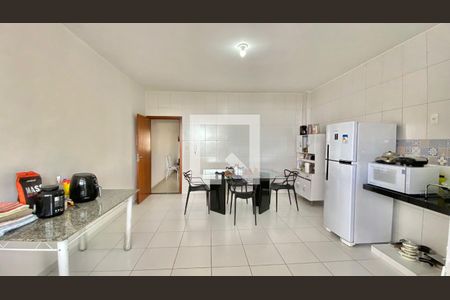 Casa à venda com 330m², 6 quartos e 4 vagas Casa à venda com 330m², 6 quartos e 4 vagasCasa 2 - Cozinha