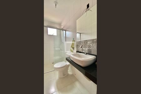 Casa à venda com 330m², 6 quartos e 4 vagas Casa à venda com 330m², 6 quartos e 4 vagasCasa 2 - Banheiro