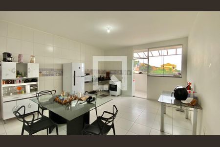 Casa à venda com 330m², 6 quartos e 4 vagas Casa à venda com 330m², 6 quartos e 4 vagasCasa 2 - Cozinha