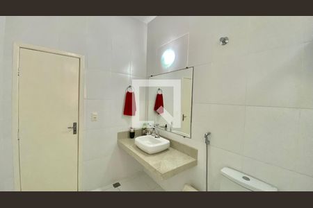 Casa à venda com 330m², 6 quartos e 4 vagas Casa à venda com 330m², 6 quartos e 4 vagasCasa 01 - Banheiro