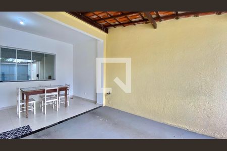 Casa à venda com 330m², 6 quartos e 4 vagas Casa à venda com 330m², 6 quartos e 4 vagasCasa 2 - Varanda