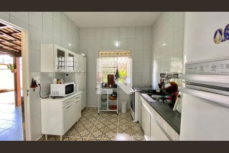 Casa à venda com 330m², 6 quartos e 4 vagas Casa à venda com 330m², 6 quartos e 4 vagasCasa 01 - Cozinha