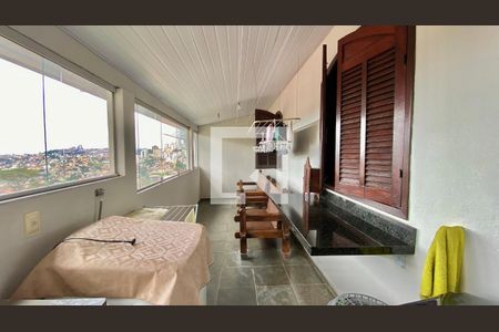 Casa à venda com 330m², 6 quartos e 4 vagas Casa à venda com 330m², 6 quartos e 4 vagasCasa 01 - Área de Serviços