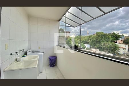 Casa à venda com 330m², 6 quartos e 4 vagas Casa à venda com 330m², 6 quartos e 4 vagasCasa 2 - Área de Serviços