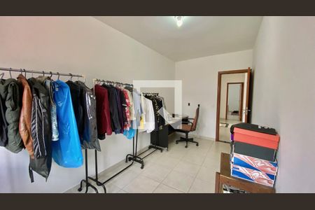 Casa à venda com 330m², 6 quartos e 4 vagas Casa à venda com 330m², 6 quartos e 4 vagasCasa 2 - Quarto