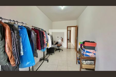 Casa à venda com 330m², 6 quartos e 4 vagas Casa à venda com 330m², 6 quartos e 4 vagasCasa 2 - Quarto