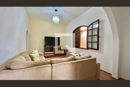 Casa à venda com 330m², 6 quartos e 4 vagas Casa à venda com 330m², 6 quartos e 4 vagasCasa 01 - Sala