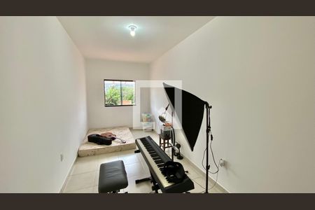 Casa à venda com 330m², 6 quartos e 4 vagas Casa à venda com 330m², 6 quartos e 4 vagasCasa 2 - Quarto