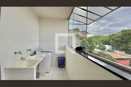 Casa à venda com 330m², 6 quartos e 4 vagas Casa à venda com 330m², 6 quartos e 4 vagasCasa 2 - Área de Serviços