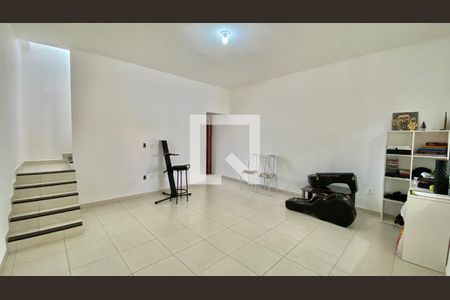 Casa à venda com 330m², 6 quartos e 4 vagas Casa à venda com 330m², 6 quartos e 4 vagasCasa 2 - Sala
