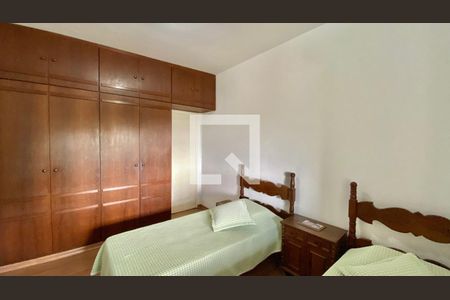 Casa à venda com 330m², 6 quartos e 4 vagas Casa à venda com 330m², 6 quartos e 4 vagasCasa 01 - Quarto