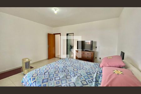 Casa à venda com 330m², 6 quartos e 4 vagas Casa à venda com 330m², 6 quartos e 4 vagasCasa 2 - Quarto