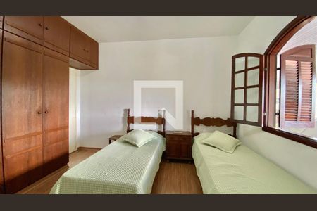 Casa à venda com 330m², 6 quartos e 4 vagas Casa à venda com 330m², 6 quartos e 4 vagasCasa 01 - Quarto