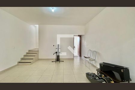 Casa à venda com 330m², 6 quartos e 4 vagas Casa à venda com 330m², 6 quartos e 4 vagasCasa 2 - Sala