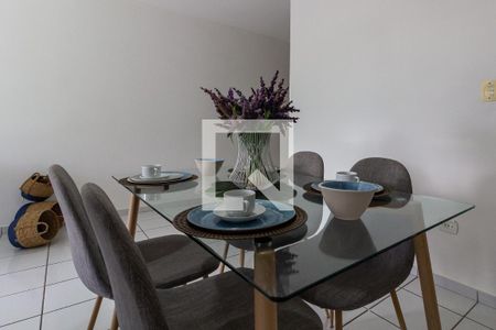 Detalhe da sala de jantar de apartamento para alugar com 2 quartos, 70m² em Vila Caiçara, Praia Grande