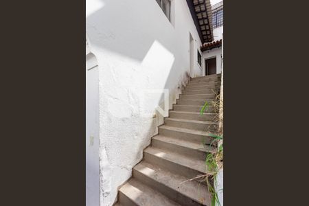 Casa para alugar com 320m², 5 quartos e sem vagaEscadas Quintal 2