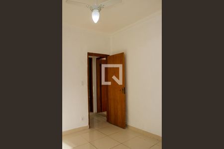 Quarto 01 de casa de condomínio para alugar com 2 quartos, 62m² em Tomás Coelho, Rio de Janeiro