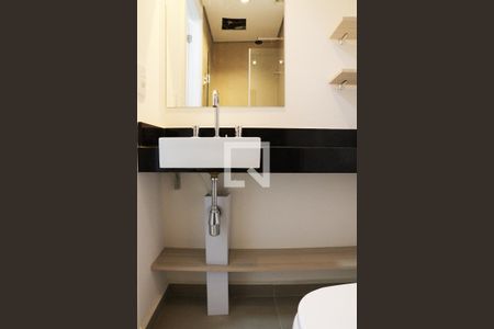 Banheiro de kitnet/studio para alugar com 1 quarto, 17m² em Bela Vista, São Paulo