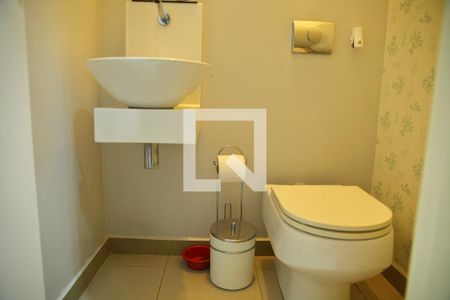 Casa à venda com 235m², 3 quartos e 3 vagasBanheiro Social