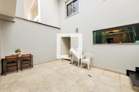 Casa à venda com 235m², 3 quartos e 3 vagas Casa à venda com 235m², 3 quartos e 3 vagasÁrea comum