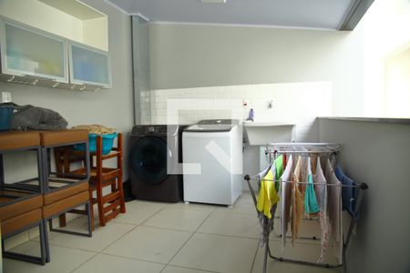 Casa à venda com 235m², 3 quartos e 3 vagasLavanderia