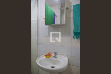Banheiro de kitnet/studio para alugar com 1 quarto, 37m² em Aparecida, Santos