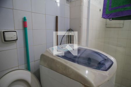 Banheiro de kitnet/studio para alugar com 1 quarto, 37m² em Aparecida, Santos
